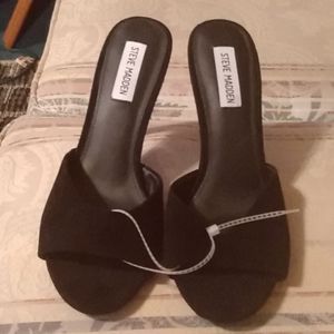 Women's Black slip on pumps